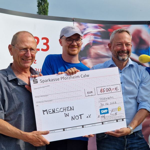 SWP CityLauf 2023 - Siegerehrungen & Spendenübergabe