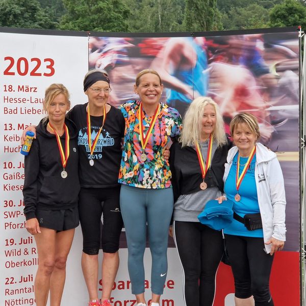 SWP CityLauf 2023 - Siegerehrungen & Spendenübergabe