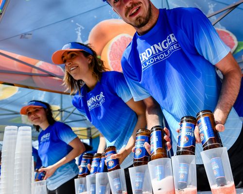 Beim SWP-CityLauf werden neben dem ERDINGER alkoholfrei auch die alkoholfreien Sorten Zitrone und Grapefruit angeboten