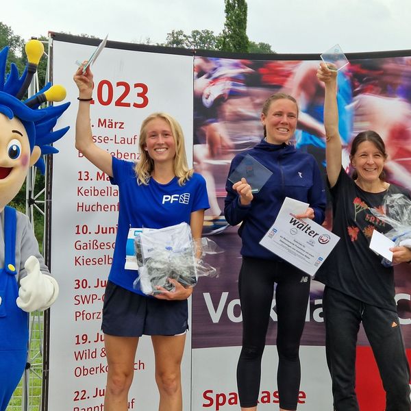 SWP CityLauf 2023 - Siegerehrungen & Spendenübergabe